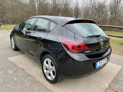 OPEL ASTRA J 1.6 Essentia (Automata)