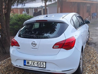 OPEL ASTRA J 1.6 Selection