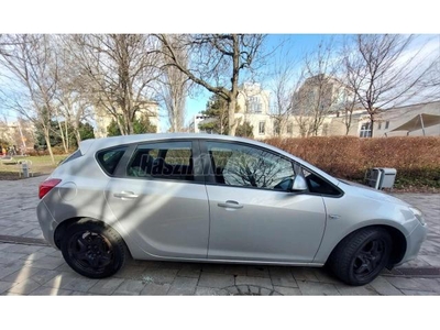 OPEL ASTRA J 1.6 Selection