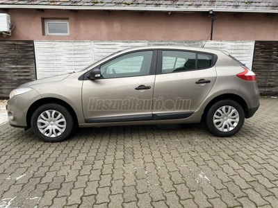 RENAULT MEGANE 1.5 dCi Authentique MAGYAR--133e KM--TEMPOMAT--TÉLI/NYÁRI KERÉK--MULTIMEDIA