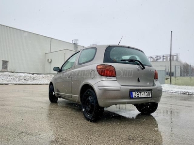 TOYOTA YARIS 1