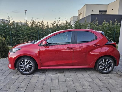 TOYOTA YARIS 1.5 Hybrid Executive Smart e-CVT magyarországi.1 tulajdonos. sérülésmentes. ülésfűtéd. LED. nai. kamera