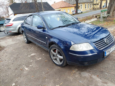 VOLKSWAGEN PASSAT V