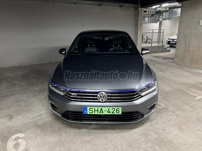 VOLKSWAGEN PASSAT VIII 1.4 TSI GTE Plug-In-Hybrid DSG dynaaudio. 360-as kamera. fekete belső. napfénytető. 3cm ületés