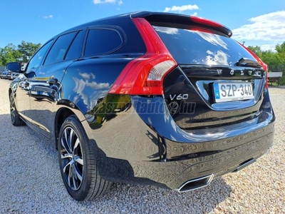 VOLVO V60 2.0 D [D3] Momentum Geartronic / NAVI / BŐR / SZERVÍZKÖNYV /