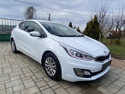 KIA PRO CEE'D 1.4 CVVT LX VEZETETT SZERVIZKÖNYV