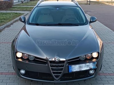 ALFA ROMEO 159 SW 2.0 JTDm 16V Distinctive SQUADRA TUNING 200 HP!NAVIGÁCIÓ!LESZERELHETÓ VONÓHOROG!