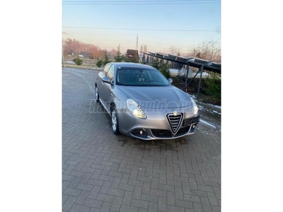 ALFA ROMEO GIULIETTA 1.4 TB Distinctive KANYARKÖV XEON. VEZÉRLÉS CSERÉLVE. 8 ÚJ GUMI!