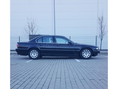 BMW 735i (Automata) Fekete Facelift