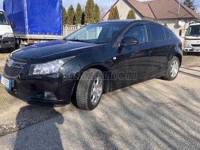 CHEVROLET CRUZE 2.0 D LT Plus MEGKÍMÉLT SZÉP!SZERVIZKÖNYVES!DIGITKLÍMA!ÚJ GUMIK!FRISS MŰSZAKIVAL!