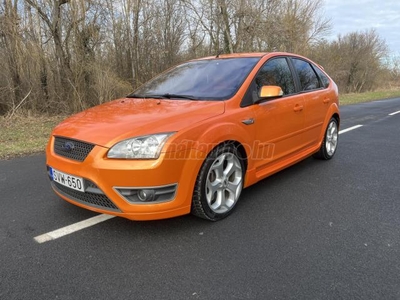 FORD FOCUS 2.5 turbo ST TÉLI-NYÁRI KERÉK ALUFELNIN. SZERVÍZKÖNYV. SZERVÍZ SZÁMLÁK!