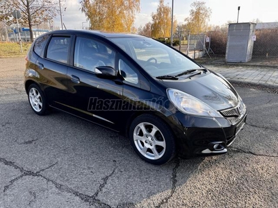 HONDA JAZZ 1.4 Executive (Automata) MEGKÍMÉLT ÁLLAPOT/ TETŐABLAK/ ÜLÉS FŰTÉS/ DIGIT KLÍMA/ ALUFELNI/ TEMPOMAT/ 1 ÉV