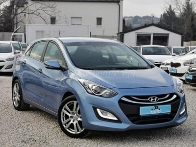 HYUNDAI I30 1.4 CRDi Business Life Alufelni+Nacigáció+Kamera+4xablak++