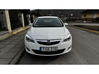 OPEL ASTRA J 1.4 Active