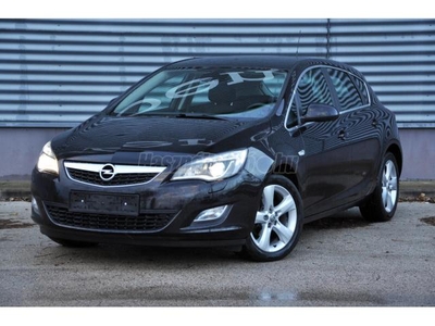 OPEL ASTRA J 1.4 T Cosmo //49.000 KM!!!/XENON/SPORT ÜLÉS/8 ALUFELNI/GYÖNYÖRŰ. ÚJSZERŰ ÁLLAPOT//