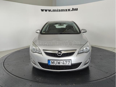 OPEL ASTRA J 1.6 Start-Stop Enjoy leinformálható. korróziómentes