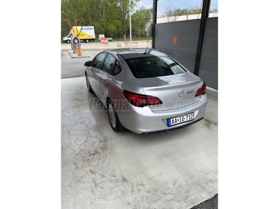 OPEL ASTRA J Sedan 1.4 Enjoy