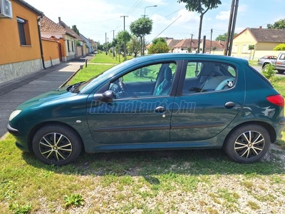 PEUGEOT 206 1.1 Color Line