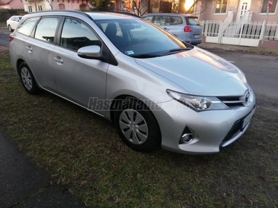 TOYOTA AURIS Touring Sports 1.33 Live Magyarországi. szervizkönyv egy tulaj