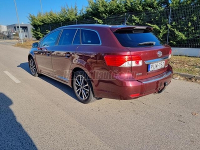 TOYOTA AVENSIS Wagon 2.0 D-4D Executive Keyless. Alcantara. 11 hangszóró