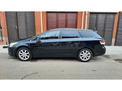 TOYOTA AVENSIS Wagon 2.0 Executive