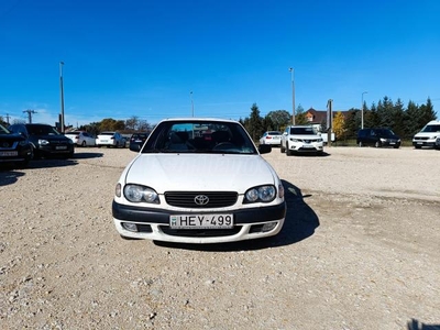 TOYOTA COROLLA Sedan 1.4 Linea Terra KLÍMA