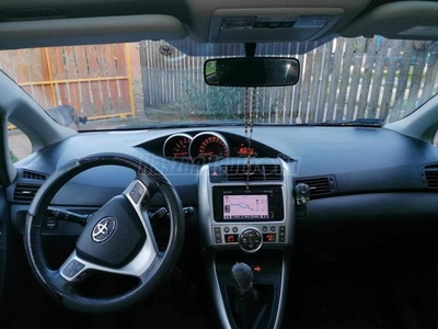 TOYOTA VERSO 2.0 D-4D Style