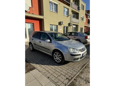 VOLKSWAGEN GOLF V 1.6 FSI Comfortline