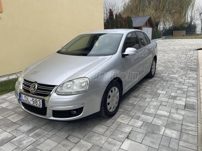 VOLKSWAGEN JETTA 1.6 Trendline Family