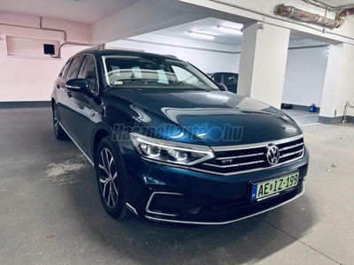 VOLKSWAGEN PASSAT VIII Variant 1.4 TSI GTE Plug-In-Hybrid DSG Jól felszerelt szép autó szélvedőre vetitett kijelző.sok extra