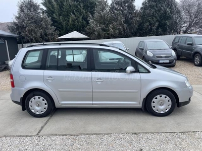 VOLKSWAGEN TOURAN 1.6 FSI 134 ezer km.Törésmentes.Szervizkönyv.Xenon.Tempomat.Digit Klíma