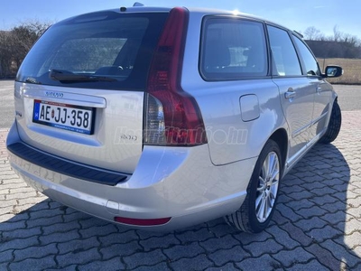 VOLVO V50 2.0 D Kinetic