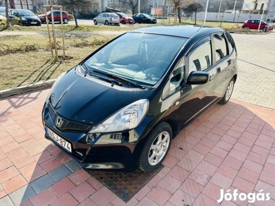 Honda Jazz 1.2 Trend valós km. vezetett szervizkönyv. klíma. radar