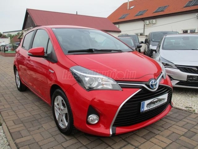 TOYOTA YARIS 1.5 VVT-i Hybrid Comfort e-CVT MEGKÍMÉLT ÁLLAPOT 117-EZER KM !