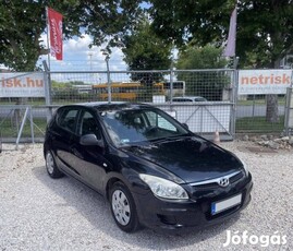 Hyundai I30 1.4 DOHC Classic Szervizkönyves