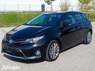 Toyota Auris 1.8 HSD Executive Skyview (Automat...