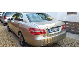 MERCEDES-BENZ E 250 CDI 4Matic BlueEFFICIENCY Elegance (Automata) MAGYARORSZÁGI/BŐR/7G TRONIC F1VÁLTÓ /PARKRADAR/AMG 19 ALU/NAPFÉNYTETŐ//