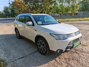 MITSUBISHI OUTLANDER 2.0 PHEV Instyle Navi 4WD CVT EU6