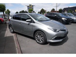 TOYOTA AURIS 1.8 HSD Executive Skyview TSS (Automata) /// PARKPILÓTA NAVI-KAMERA BŐR TEMPOMAT ÜL.FŰTÉS 137.e KM! EGY TULAJDONOS!