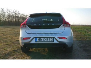 VOLVO V40 2.0 D [D4] Ocean Race Videó-Mag.Sz-M.O-Vez.Sz.Könyv/190Le/400Nm