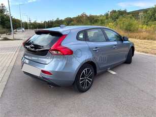 VOLVO V40 2.0 [T3] Momentum