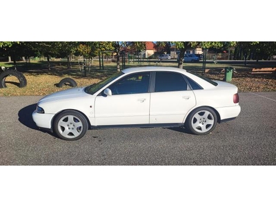 AUDI A4 2.6