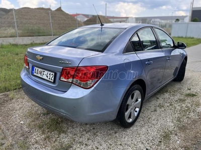 CHEVROLET CRUZE 2.0 D LT Friss műszakival Téli-nyári gumi szettel