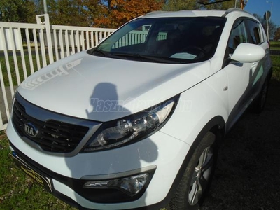 KIA SPORTAGE 1.7 CRDi FIFA Prémium 163 000 Km! Vonóhorog!