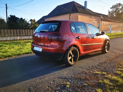 VOLKSWAGEN GOLF V 1.6 Trendline