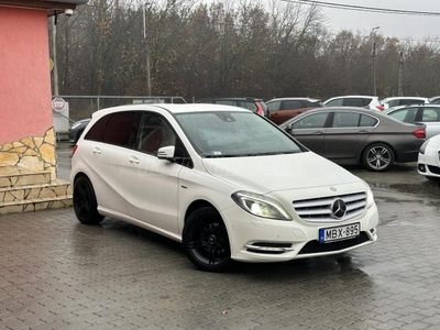 MERCEDES-BENZ B 200 BlueEFFICIENCY MAGYAR FULL AMG ILLED 17K VEZCSOM DKLÍMA FÜL NAVI KAMERA SÁVT SÁVV HOLTTÉR EU5