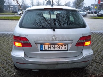 MERCEDES-BENZ B 200 CDI Autotronic Friss műszakival és téli nyári gumival