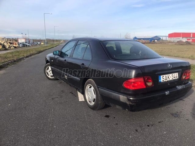 MERCEDES-BENZ E 230 Classic