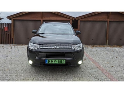 MITSUBISHI OUTLANDER 2.0 PHEV Instyle Navi 4WD CVT ÚJ NAGY AKKSI. ÚJ VEZÉRLÉS. FULL. BÉZS BELSŐ