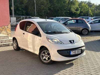 PEUGEOT 107 1.0 Junior 14K JÓGUMI BI-COLOR SZERVO CD 175EKM SZÉP ÁLLAPOT